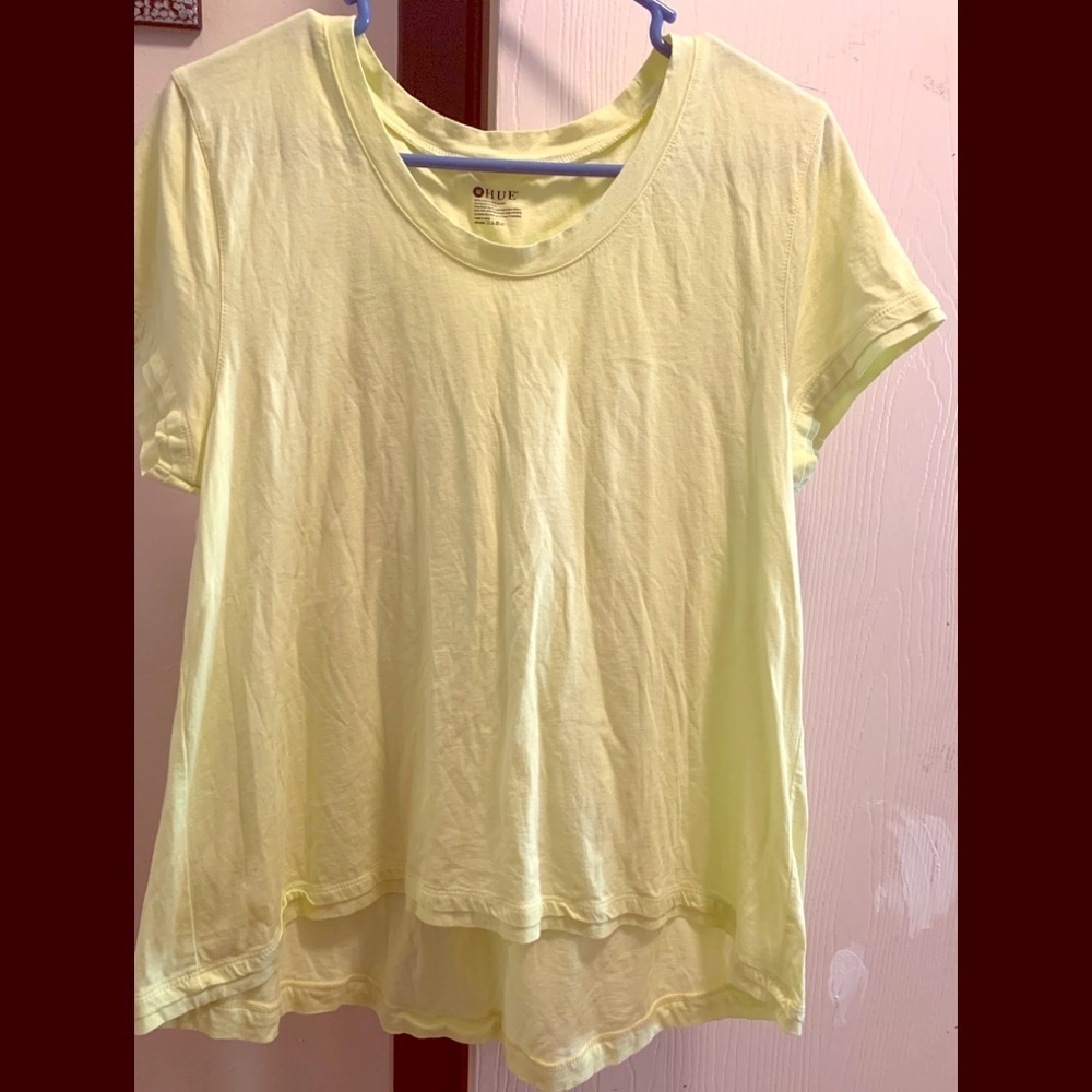 Beautiful HUE tee size M